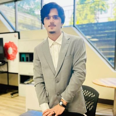 له فیسبوک سره ـ سره د ټویټر دنیا ته هم راغلو. د تفریح په نیت به لږ ـ لږ ټولنیزو رسنیو ته سر ښکاره کوو.