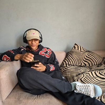 In a world of algorithms, I choose to stay human Co Founder Of Level Box /Music Collector / Soulful Dj / Tech & Ai