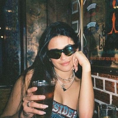 erbakemila's profile picture. que el canto gane al llanto y al dolor