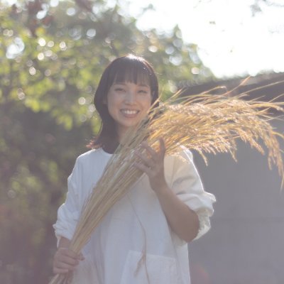 honomi_design's profile picture. 💫「ミライを耕すデザイン」つくる・育む・つながる。ほのみふぁーむ。
🎨デザイン探究中
🌱重ね煮｜発酵｜自然体験｜日本人の知恵を届ける
これまでの五感を研ぎ澄ますリアル活動を​生かし、人と自然がつながる未来をデザインするべく​WEBデザイナーとして活動開始🏕️🎨
🌎ふらり好奇心のままに海外へ飛び出す３児の母