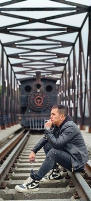 Enjoymengyi's profile picture. Train yourself to let go of everything you fear to lose. 试着放下所有你害怕失去的东西。