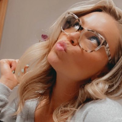 I'm a professional cook and I'm into modeling # Let's be friends, I'm fun to chat with 🫦 nickname: Car