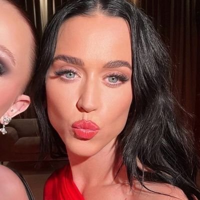 money is fake, katy perry is forever 💫 - ela/dela/she/her