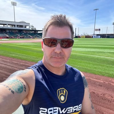 Just a guy who loves the Vikings, Brewers, Jays and MSU football. Tattoo enthusiast, comic lover, metal head !