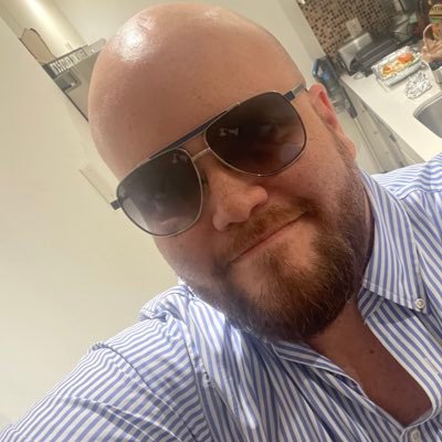 Beatles lover, Steely Dan fan, Kubrick admirer, oenophile; Frasier and Sopranos expert. - It's 5 O’Clock Somewhere! #themanwhostoleyourwater #lecigarevolant