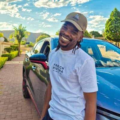 🇿🇦 ● Branding ● Graphic Designer ●Photographer 📧omphe.moagi@gmail.com