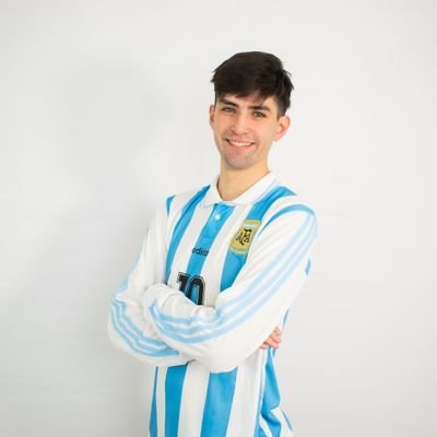 Cuenta dedicada a hablar de fútbol y boludeces.⚽
Datos, opiniones, análisis y mucho más.👀🇦🇷
Streamer en Twitch 🎥