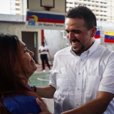 Enamorado de Venezuela y en especial de Caracas. Comprometido con la democracia. Mi país es mi norte y mi futuro #AquíSeguimos. Dirigente Nacional @partidount