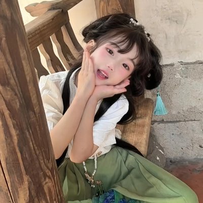 joevb92695521's profile picture. 🌍 See the world, walk far, read good books, and love yourself 📚🚶‍♀️