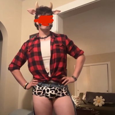Hey! I’m an underwear enthusiast! if you help me buy something I’ll send you photos in whatever you get me!