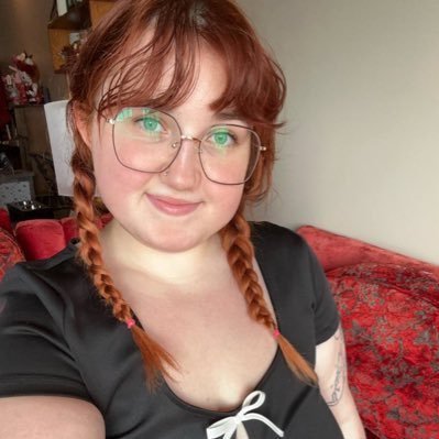 Squishy and cute girl next door 💕Average video game enjoying 🍥Yes I have one 💙👇🏻 backup page follow back