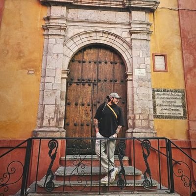 corLEOneM182's profile picture. 𝕹𝖔 𝖘𝖊 𝖕𝖚𝖊𝖉𝖊 𝖛𝖎𝖛𝖎𝖗 𝖉𝖊𝖑 𝖆𝖒𝖔𝖗.