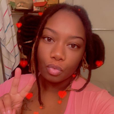 very much that girl ✨Jelani Prynce Laguerre’s mommy 💙👼🏾 SC @quodadon25 💜 #yourfavvtravelMA 🎓🩺