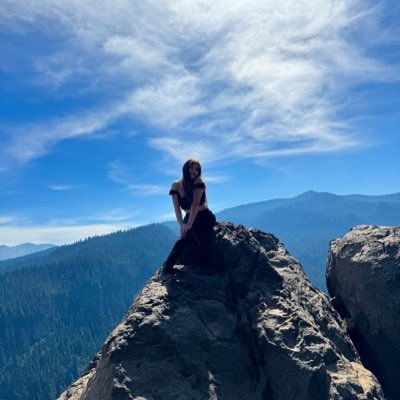 LucyZagen's profile picture. 4/4 ❤️❤️❤️❤️❤️