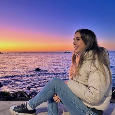26años. Soy psicóloga🤍 Me gusta colo colo, el mar, las flores y las papas fritas.