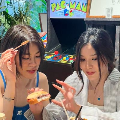 ngan_thao80813's profile picture. JOONGDUNK, EMIBONNIE
PONDPHUWIN, GEMINIFOURTH
NAMTANFILM