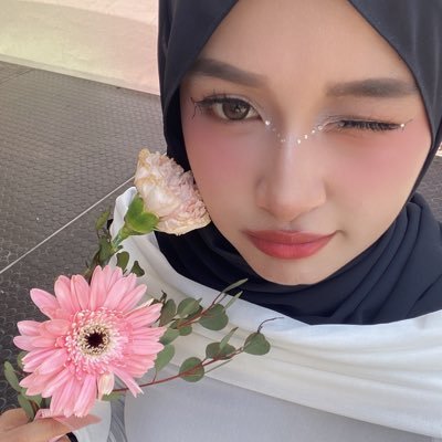 🇲🇾🇸🇦 For any inquiries, dm me on ig @itzmeaisha | EYE MAKEUP SERVICE IN MY | GRAPHIC DESIGNER