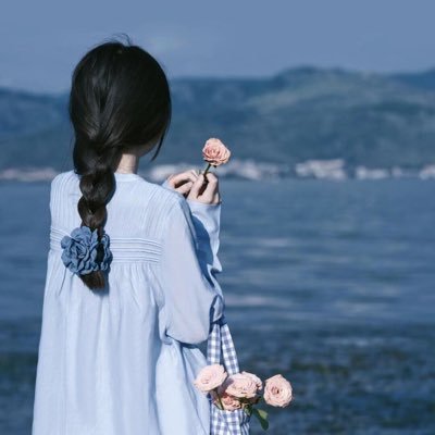 CookSUZETTE603's profile picture. 岁月磨平了稚气，却留下光芒。