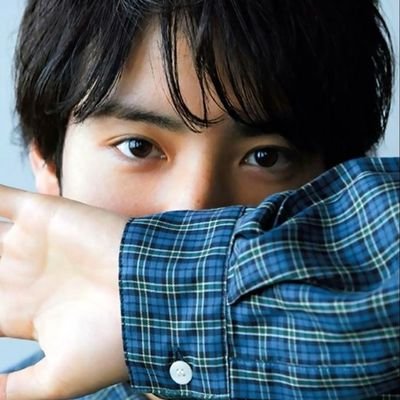 普通の高校に通ってる普通の高校生です。