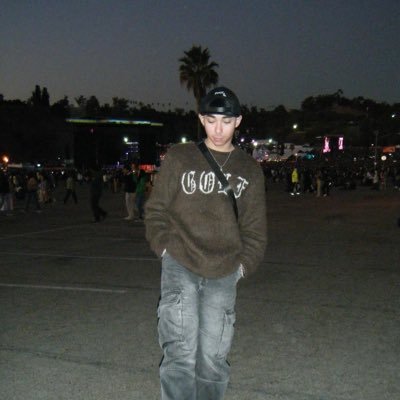 TwoTonedToney's profile picture. hoe