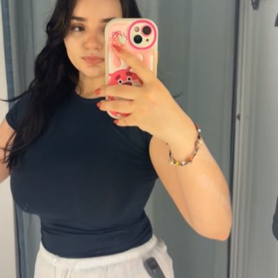 celle qui cherche à devenir maître pokémon (oui c’est moi sur ma pp non je n’ai plus insta)