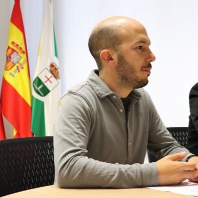 Alcalde de Villamuriel de Cerrato (Palencia).
-Que digas tu verdad aunque lluevan piedras-.