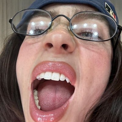 billiewithbla's profile picture. posting billie pics all the time...
