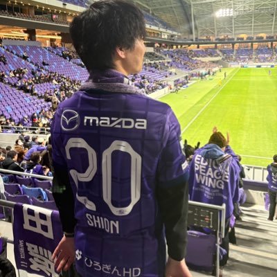 sh11sanfrecce's profile picture. サンフレ応援！ サンフレ選手みんな好きですが、特に陸次樹選手と塩谷選手、大橋選手、井上潮音選手のプレーに惹かれます！無言フォロー失礼します🙇‍♂️無言フォローok #20 #井上潮音 #51 #加藤陸次樹 #33 #塩谷司 #77 #大橋祐紀  #隠れ推しフレッチェ #フレッチェ
