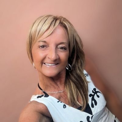 LaurLynne17's profile picture. 