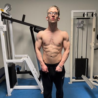 22 year old Natural Bodybuilder who’s trying to help and inspire others reach there fitness goals!