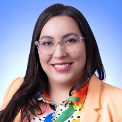 Proud Cuban-American mama. Community builder. 305 advocate. Founder @jlpr + @305cafecito + @305dayofficial. @mdcollege Hall of Famer. Opinions my own.