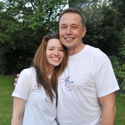 Mother and wife 🥰working with Elon Musk as personal assistant @spacex @Tesla