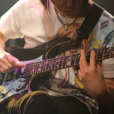 gochin_official's profile picture. ■ex.V系バンドマン→デザイナー、麺スタグラマー、常に何か作ってるヒト。 アイコンはアニソンコピーしてた頃(2019年)の。 ■Designer , Guitarist ■ホラー、ゴア、アングラ、サメ映画好き。機会があれば映画関係のデザインもやってみたい！