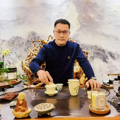 An uncle from China, hoping to make more friends here