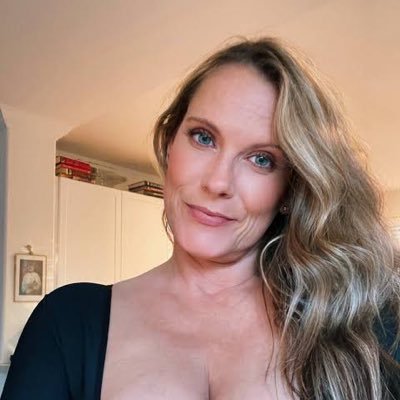 DanielScar65485's profile picture. QUEEN OF MY WORLD 🥰❤️🌹🌹❤️