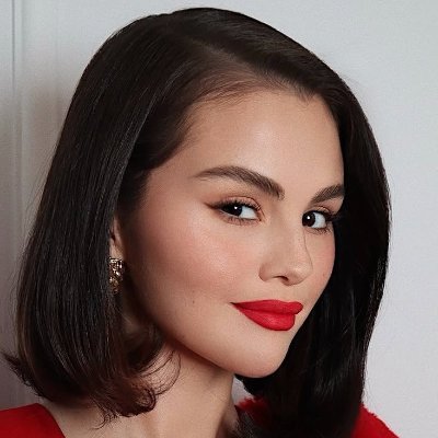 Sra_Duartte's profile picture. Entre surtos com o Santos FC e dissertações sobre entretenimento.

Das palavras à política, vida se explica entre textos, teorias e pessoas.  📚💬✨