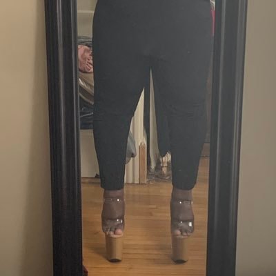 MemesIg10's profile picture. fantasy page where anal and heels are the way to my heart