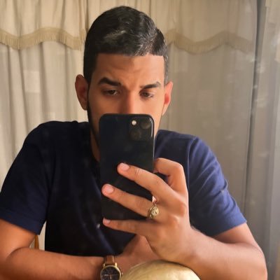 Abogado. vivo en un submundo donde la ironía y el sarcasmo no hay que explicarlos. Ojo: No espere una versión seria mía por aquí, esto es puro desahogo.