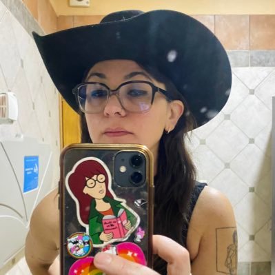 Reina del Llantorisa. hippie de corazón / hater de espíritu / feminista de rancho