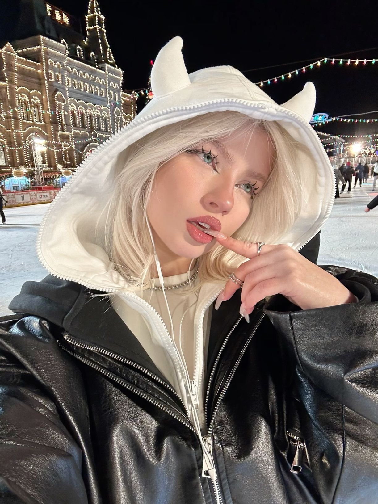 arctec11's profile picture. Hayatın sunduğu güzelliklere dikkat eden...