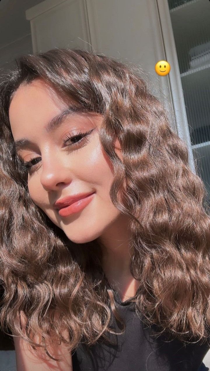 iswantisukardi's profile picture. Sevdikleriyle vakit geçirmeyi seven bir sosyal kuş...