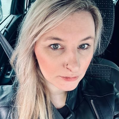 escalina's profile picture. management @team_LEISURE. 🖤
zockerweibchen seit 2007. 🎮
packleader. 🐕‍🦺 
mother of cats.🐈‍⬛