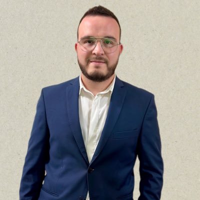 Trabajador de la Comunicación y Mkt Digital | Lic. en Protocolo, Ceremonial y Organización de Eventos | Comprometido y apasionado | River Plate ♥️🐔