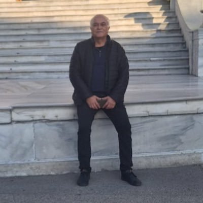 Kelebeği herkes tutabilir. Önemli olan; kanadının boyasını, nakışını bozmamaktır. Kelebeğin tozunu dökmemektir.
@mesut09.bsky.social
