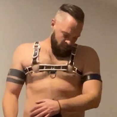 🌈 Schwuler Otter mit Daddy-Vibes. Stehe auf Gear & Fetisch. Schau auf OnlyFans vorbei für heiße Action – jetzt kostenlos abonnieren! 💦🔥 #gay #otter #gayporn