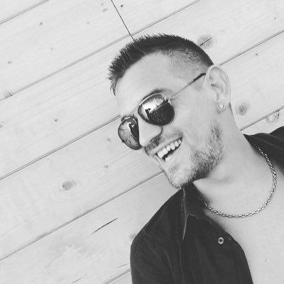 AlfonsoRebel's profile picture. 🖤1627🖤                                          finché avrò fiato  litigherò con tutti!