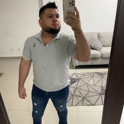 Hola guapo💚🛑😈 https://t.co/KGF7iIz1d8 https://t.co/BUQHY3PRb7