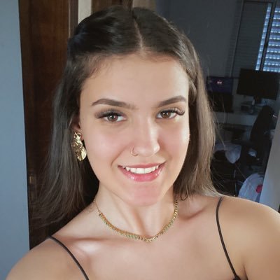 lelehundertmk's profile picture. 