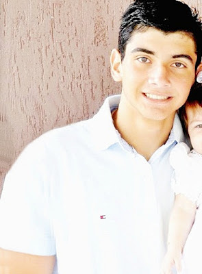18 anos, tímido, pisciano, acadêmico de Direito, abcdista e santista, se quiser saber mais, pergunta aê ;)