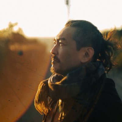 映画監督/MV監督/撮影/プロデューサー。 THE DARKMAN TOKYO inc.代表 Sprocket Holes Japan代表。 長編デビュー作『チャロの囀り』2024公開。二作目『More/モア』2025 ユーロスペース、9/5~アップリンク吉祥寺にて公開。次回作『結のけむり』『ぺトリコール』